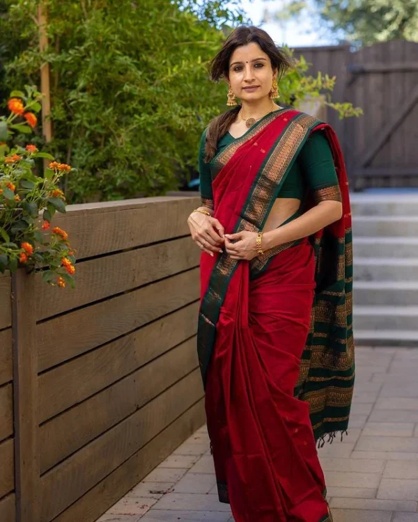 Red With Dark Green Combination Pure Kanjivaram Silk Saree With Attractive Blouse Piece