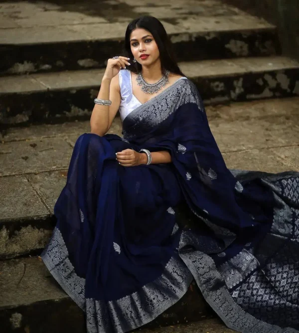 Blue Pure Kanjivaram Silk With Confounding Blouse Piece