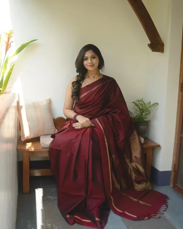 Maroon Pure Kanjivaram Silk Weaved With Copper Zari Comes With Heavy Kanjivaram Brocade Blouse