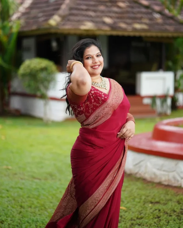 Rani Pink Pure Kanjivaram Silk Weaved With Copper Zari Comes With Heavy Kanjivaram Brocade Blouse